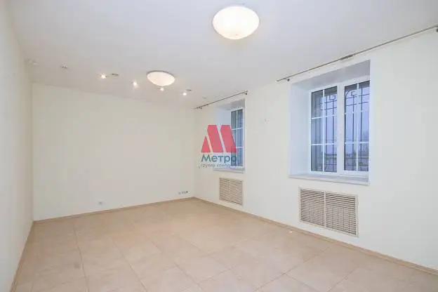 Производственное помещение, 1 400 м²