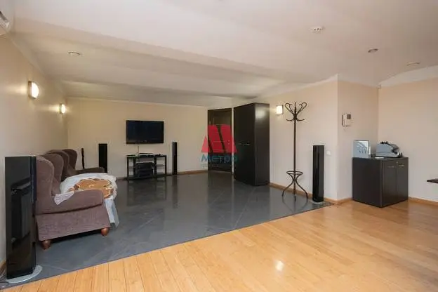 Производственное помещение, 1 400 м²