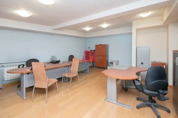 Производственное помещение, 1 400 м²